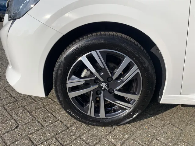 
Peugeot 208 1.2 PureTech 75pk Allure Pack | Navigatie | Camera | Airco | vol									