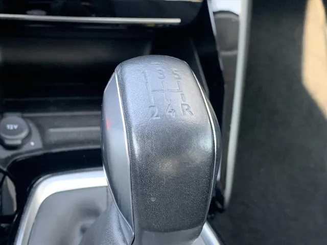 
Peugeot 208 1.2 PureTech 75pk Allure Pack | Navigatie | Camera | Airco | vol									