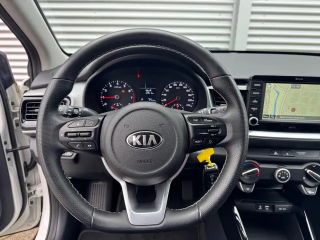 
Kia Stonic 1.0 T-GDi 100pk Sports Edition | Trekhaak | 17 inch Lichtmetalen Velgen | Navigatie | Airco | vol									