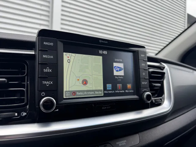 
Kia Stonic 1.0 T-GDi 100pk Sports Edition | Trekhaak | 17 inch Lichtmetalen Velgen | Navigatie | Airco | vol									