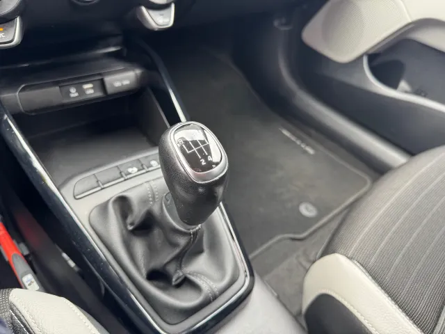 
Kia Stonic 1.0 T-GDi 100pk Sports Edition | Trekhaak | 17 inch Lichtmetalen Velgen | Navigatie | Airco | vol									