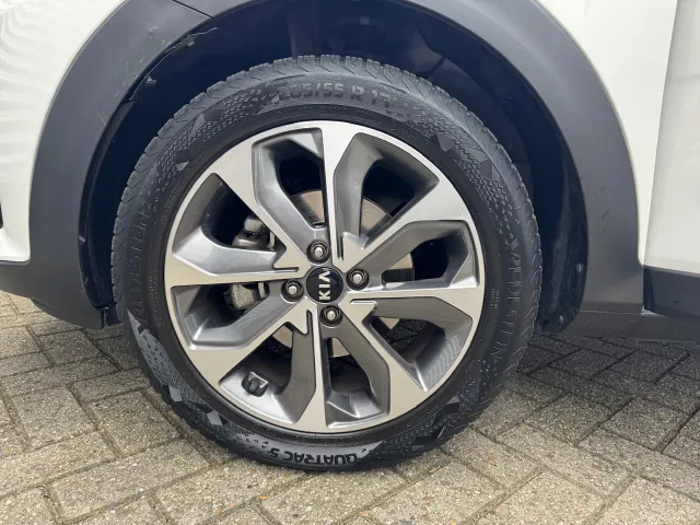
Kia Stonic 1.0 T-GDi 100pk Sports Edition | Trekhaak | 17 inch Lichtmetalen Velgen | Navigatie | Airco | vol									