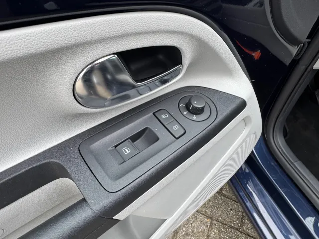 
SEAT Mii 1.0 60pk 5D @Mii | Airco | Lichtmetalen Velgen | Navigatie | vol									