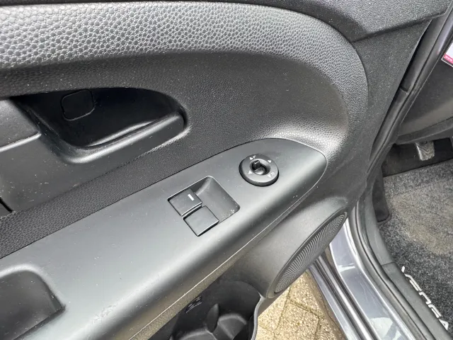 
Kia Venga 1.4 66KW 20th Anniversary | Navigatie | Camera | Airco | vol									