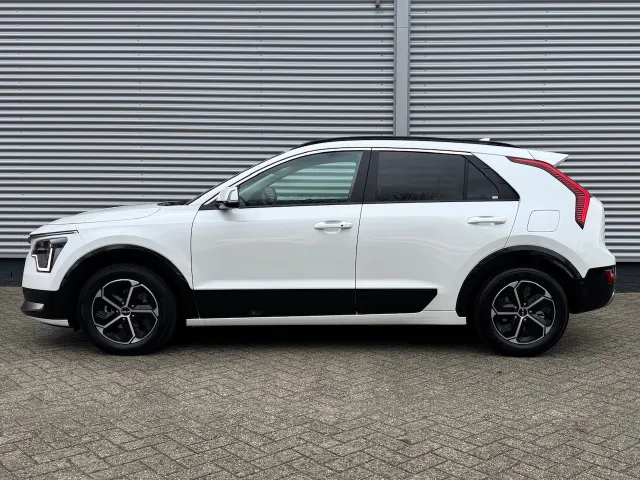 
Kia Niro 1.6 GDi Hybrid 141pk DCT6 DynamicPlusLine | Stoel/Stuurwielverwarming | Schuif/Kanteldak | Dodehoek | HUD | Navigatie | Climate | vol									