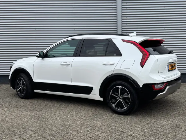 
Kia Niro 1.6 GDi Hybrid 141pk DCT6 DynamicPlusLine | Stoel/Stuurwielverwarming | Schuif/Kanteldak | Dodehoek | HUD | Navigatie | Climate | vol									