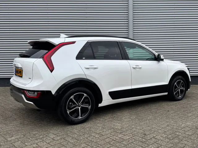 
Kia Niro 1.6 GDi Hybrid 141pk DCT6 DynamicPlusLine | Stoel/Stuurwielverwarming | Schuif/Kanteldak | Dodehoek | HUD | Navigatie | Climate | vol									