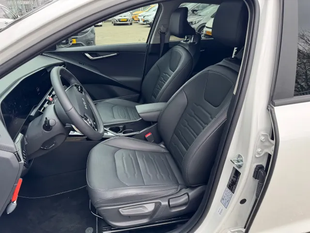
Kia Niro 1.6 GDi Hybrid 141pk DCT6 DynamicPlusLine | Stoel/Stuurwielverwarming | Schuif/Kanteldak | Dodehoek | HUD | Navigatie | Climate | vol									