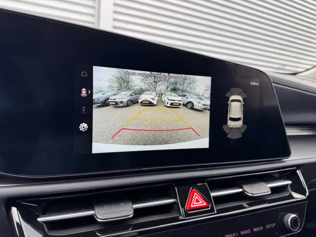 
Kia Niro 1.6 GDi Hybrid 141pk DCT6 DynamicPlusLine | Stoel/Stuurwielverwarming | Schuif/Kanteldak | Dodehoek | HUD | Navigatie | Climate | vol									