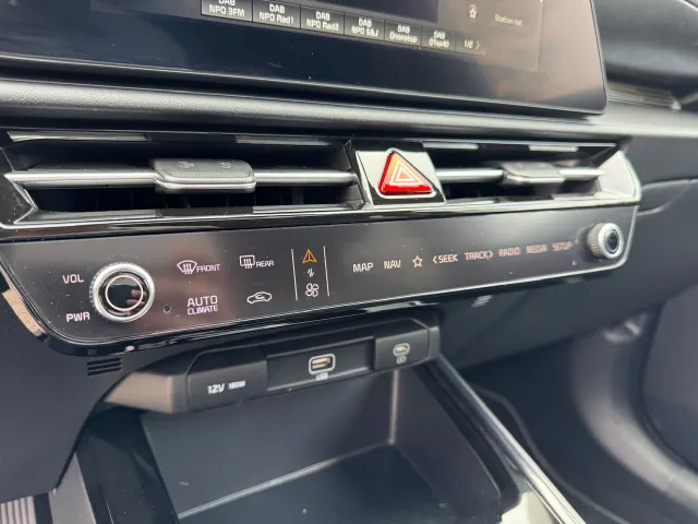 
Kia Niro 1.6 GDi Hybrid 141pk DCT6 DynamicPlusLine | Stoel/Stuurwielverwarming | Schuif/Kanteldak | Dodehoek | HUD | Navigatie | Climate | vol									