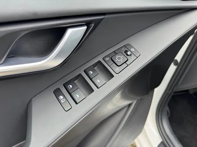 
Kia Niro 1.6 GDi Hybrid 141pk DCT6 DynamicPlusLine | Stoel/Stuurwielverwarming | Schuif/Kanteldak | Dodehoek | HUD | Navigatie | Climate | vol									