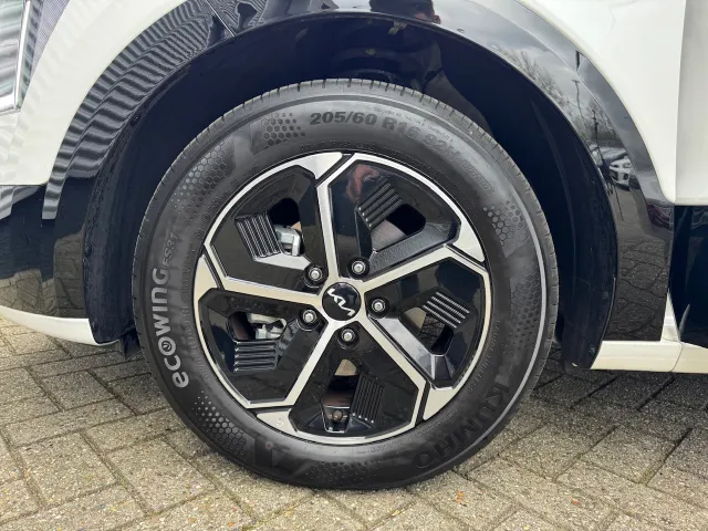 
Kia Niro 1.6 GDi Hybrid 141pk DCT6 DynamicPlusLine | Stoel/Stuurwielverwarming | Schuif/Kanteldak | Dodehoek | HUD | Navigatie | Climate | vol									