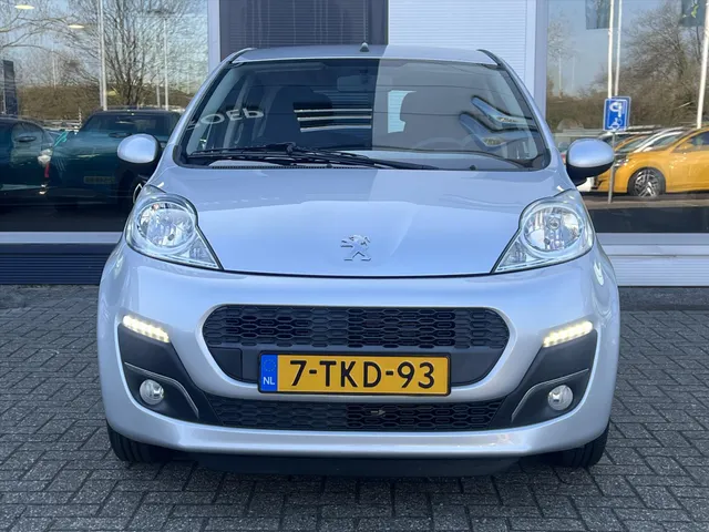 
Peugeot 107 1.0 68PK 5D Active | Airco | Radio | AUX | vol									