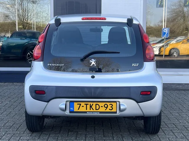 
Peugeot 107 1.0 68PK 5D Active | Airco | Radio | AUX | vol									