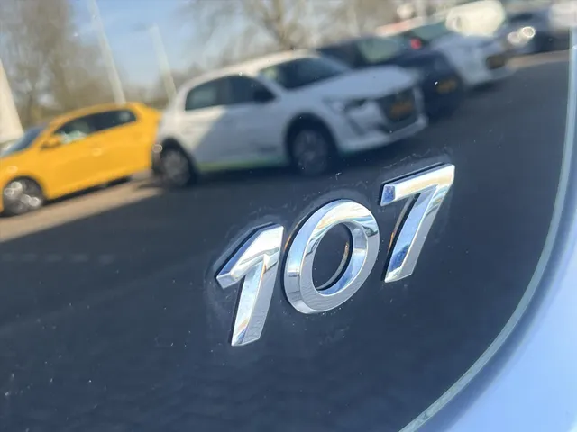 
Peugeot 107 1.0 68PK 5D Active | Airco | Radio | AUX | vol									