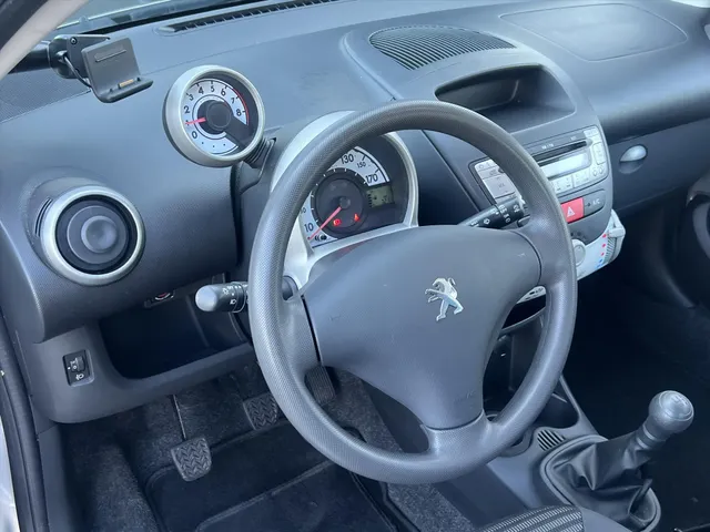 
Peugeot 107 1.0 68PK 5D Active | Airco | Radio | AUX | vol									