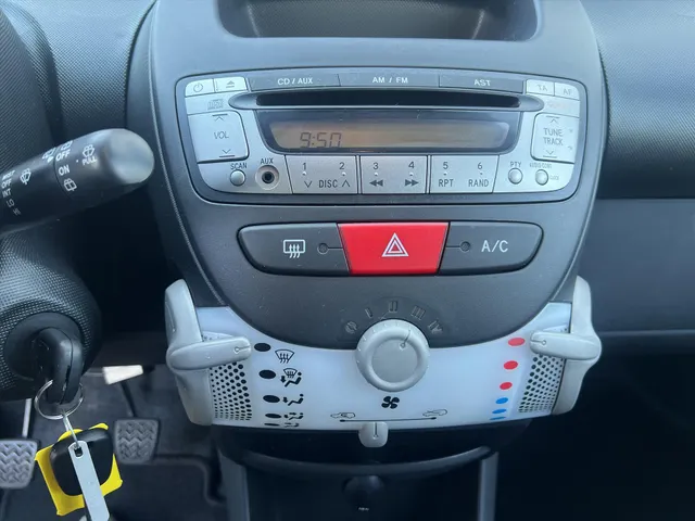 
Peugeot 107 1.0 68PK 5D Active | Airco | Radio | AUX | vol									