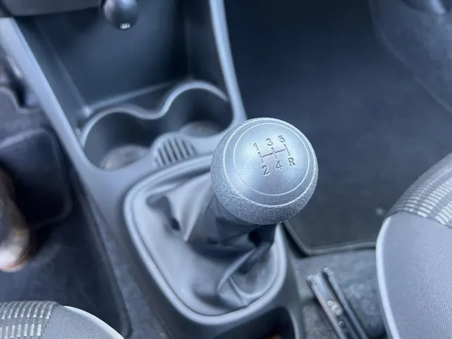 
Peugeot 107 1.0 68PK 5D Active | Airco | Radio | AUX | vol									