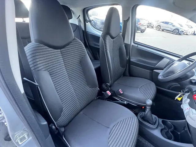 
Peugeot 107 1.0 68PK 5D Active | Airco | Radio | AUX | vol									