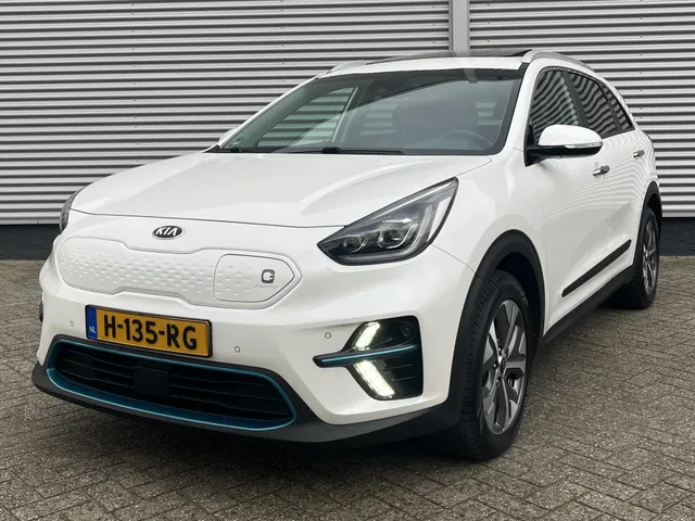 
								Kia e-Niro 64 kWh Elektrisch 204pk Aut ExecutiveLine 3-fase I Schuifdak I Alarm vol									