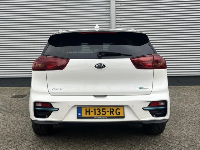 
								Kia e-Niro 64 kWh Elektrisch 204pk Aut ExecutiveLine 3-fase I Schuifdak I Alarm vol									