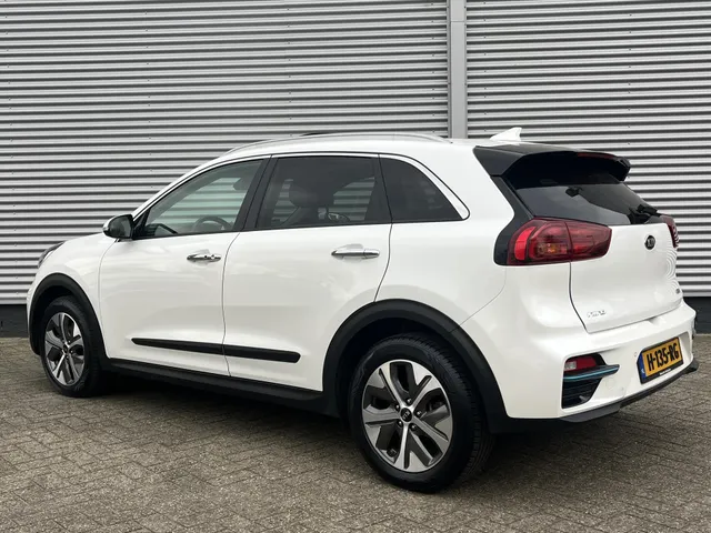
								Kia e-Niro 64 kWh Elektrisch 204pk Aut ExecutiveLine 3-fase I Schuifdak I Alarm vol									