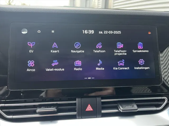 
								Kia e-Niro 64 kWh Elektrisch 204pk Aut ExecutiveLine 3-fase I Schuifdak I Alarm vol									