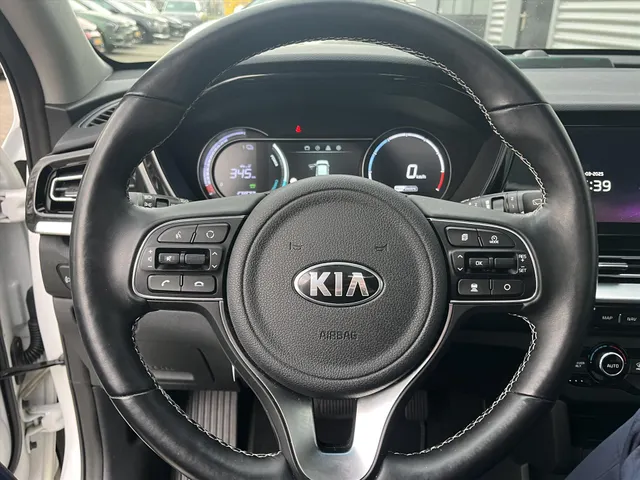 
								Kia e-Niro 64 kWh Elektrisch 204pk Aut ExecutiveLine 3-fase I Schuifdak I Alarm vol									