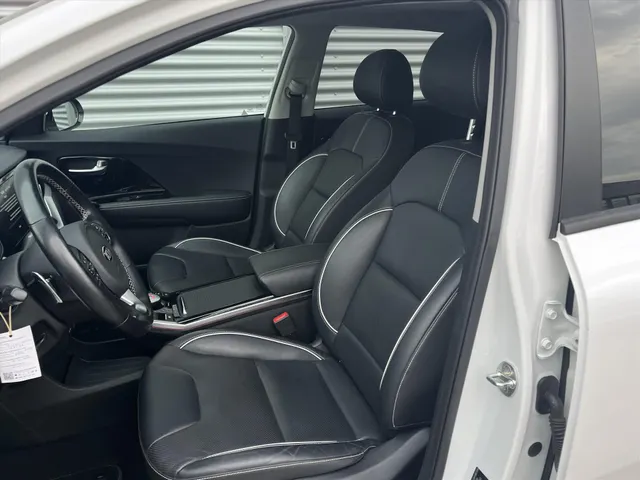 
								Kia e-Niro 64 kWh Elektrisch 204pk Aut ExecutiveLine 3-fase I Schuifdak I Alarm vol									