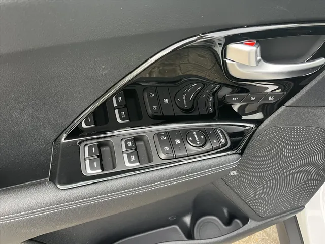 
								Kia e-Niro 64 kWh Elektrisch 204pk Aut ExecutiveLine 3-fase I Schuifdak I Alarm vol									