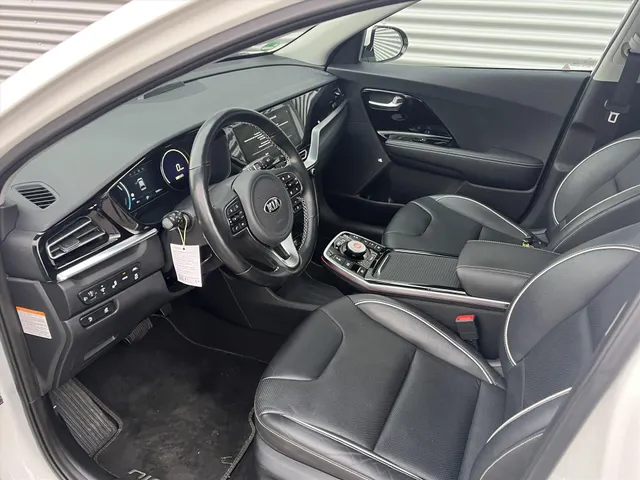
								Kia e-Niro 64 kWh Elektrisch 204pk Aut ExecutiveLine 3-fase I Schuifdak I Alarm vol									