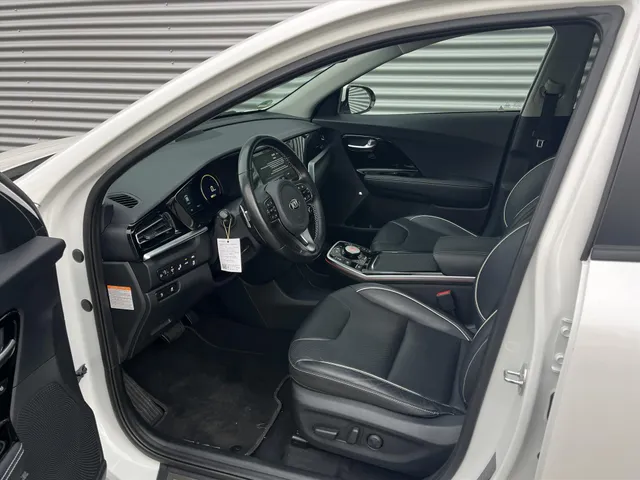 
								Kia e-Niro 64 kWh Elektrisch 204pk Aut ExecutiveLine 3-fase I Schuifdak I Alarm vol									
