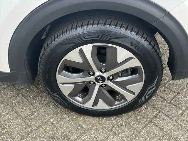 
								Kia e-Niro 64 kWh Elektrisch 204pk Aut ExecutiveLine 3-fase I Schuifdak I Alarm vol									