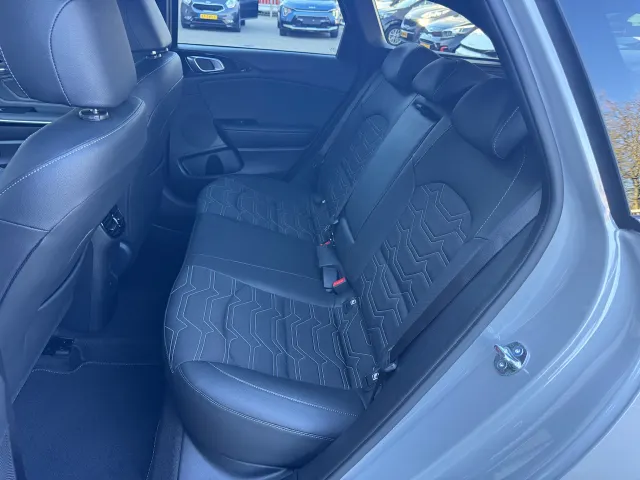 
Kia Ceed 1.0 T-GDi MHEV 100pk DCT7 Design Edition | JBL | Stoel/Stuurwielverwarming | Navigatie | Climate Control | vol									