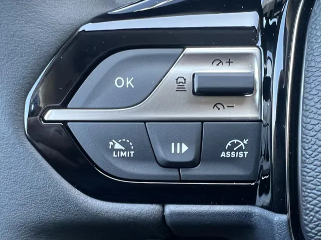 
Peugeot 408 1.2 Hybrid 145PK e-DCS6 Allure | Navigatie | Camera | Parkeersensoren | Climate Control | vol									