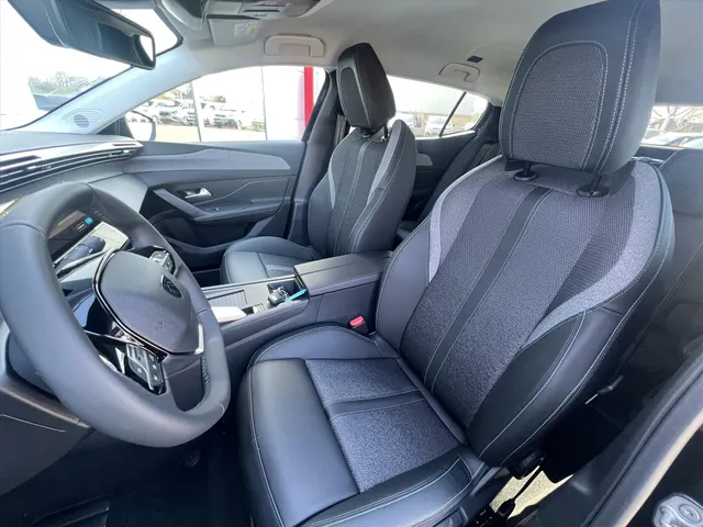 
Peugeot 408 1.2 Hybrid 145PK e-DCS6 Allure | Navigatie | Camera | Parkeersensoren | Climate Control | vol									