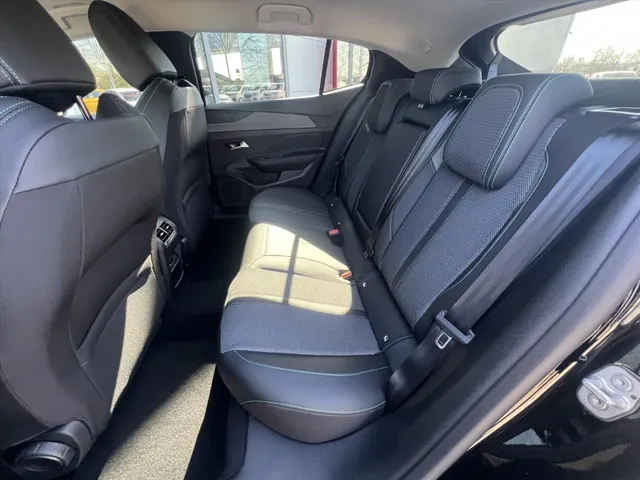 
Peugeot 408 1.2 Hybrid 145PK e-DCS6 Allure | Navigatie | Camera | Parkeersensoren | Climate Control | vol									