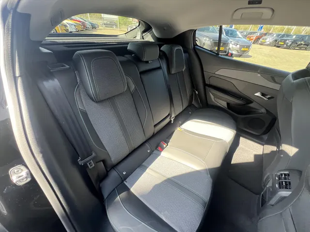 
Peugeot 408 1.2 Hybrid 145PK e-DCS6 Allure | Navigatie | Camera | Parkeersensoren | Climate Control | vol									
