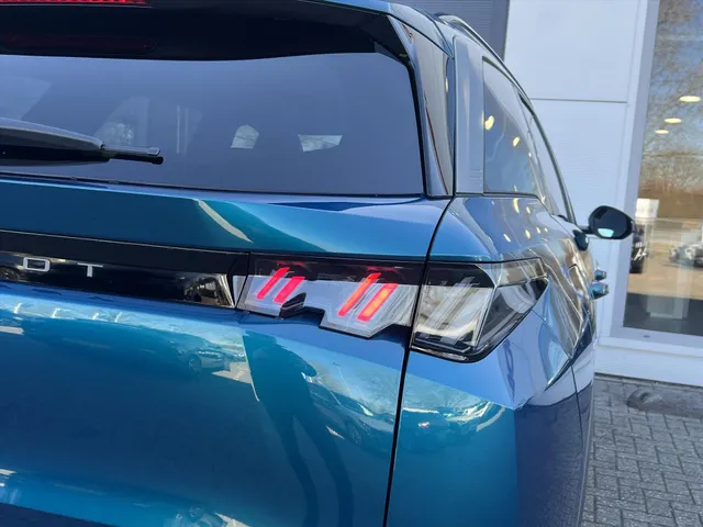 
Peugeot 5008 1.2 HYBRID 136pk e-DCS6 Allure | Automaat | Camera | Navigatie | Cruise Control | Parkeersensoren | vol									