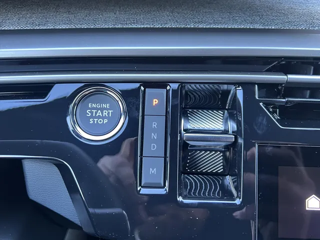 
Peugeot 5008 1.2 HYBRID 136pk e-DCS6 Allure | Automaat | Camera | Navigatie | Cruise Control | Parkeersensoren | vol									