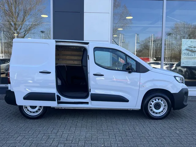 
Peugeot Partner 1.5 BlueHDi 100pk L1 | Trekhaak | Navigatie | Camera | Parkeersensoren | vol									