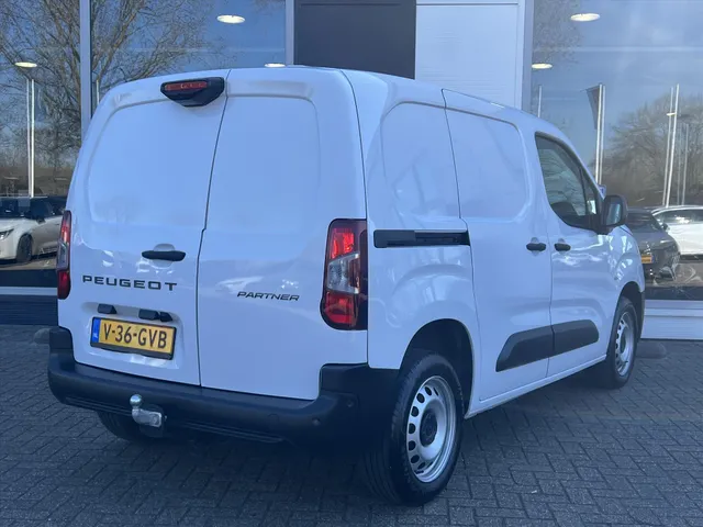 
Peugeot Partner 1.5 BlueHDi 100pk L1 | Trekhaak | Navigatie | Camera | Parkeersensoren | vol									