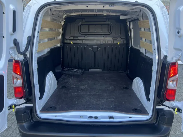 
Peugeot Partner 1.5 BlueHDi 100pk L1 | Trekhaak | Navigatie | Camera | Parkeersensoren | vol									