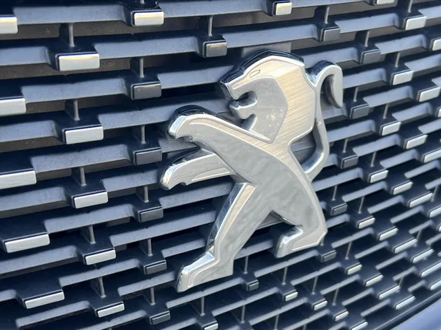 
Peugeot 2008 1.2 PureTech 100pk Allure | Camera | Parkeersensoren | Apple Carplay | Android Auto | vol									