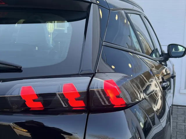 
Peugeot 2008 1.2 PureTech 100pk Allure | Camera | Parkeersensoren | Apple Carplay | Android Auto | vol									