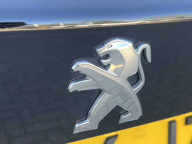 
Peugeot 2008 1.2 PureTech 100pk Allure | Camera | Parkeersensoren | Apple Carplay | Android Auto | vol									