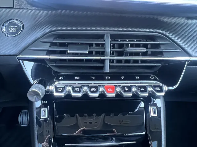 
Peugeot 2008 1.2 PureTech 100pk Allure | Camera | Parkeersensoren | Apple Carplay | Android Auto | vol									