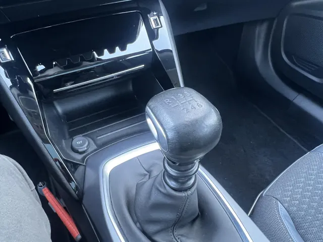 
Peugeot 2008 1.2 PureTech 100pk Allure | Camera | Parkeersensoren | Apple Carplay | Android Auto | vol									