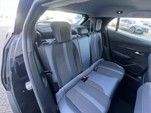 
Peugeot 2008 1.2 PureTech 100pk Allure | Camera | Parkeersensoren | Apple Carplay | Android Auto | vol									