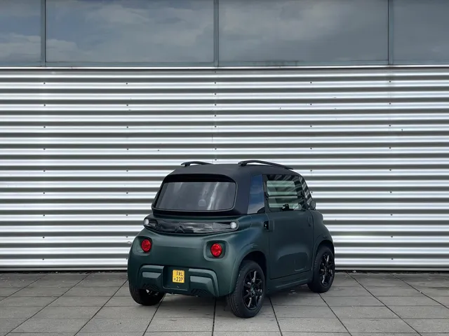 
Citroën Ami | 14” LM Velgen | Comfort Stoelen Leer | Brommerrijbewijs vanaf 16 jaar | Panorama dak | Telefoonhouder | USB lader voor de telefoon | vol									